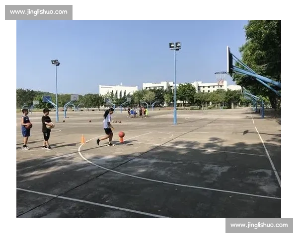 篮球进攻技巧精讲突破上篮实战应用与节奏变化全面提升决策能力指南 篮球进攻技巧精讲突破上篮实战应用与节奏变化全面提升决策能力指南